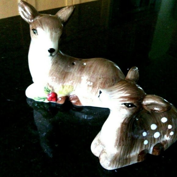 Salt & Pepper Shaker Set Cracker Barrel Ceramic Deer Susan Winget Christmas Gift - Picture 8 of 16